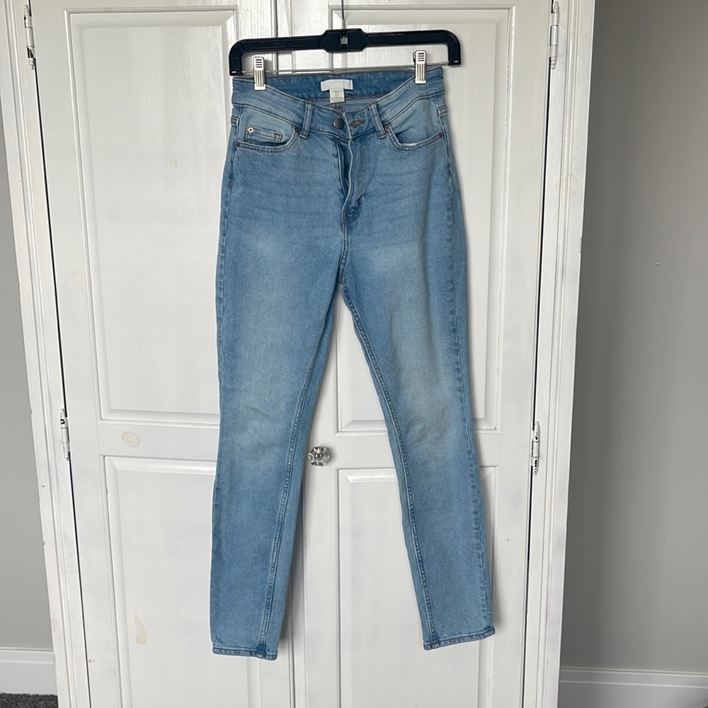 H&M skinny Jeans in a light wash